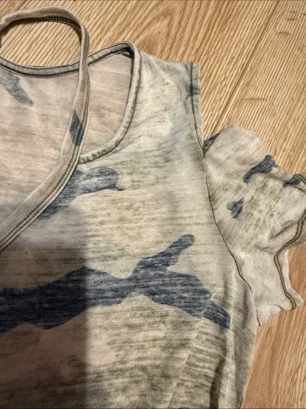 Express Women's Camouflage Cold-Shoulder V-Neck Tank Top in Green & Navy - Picture 4 of 6
